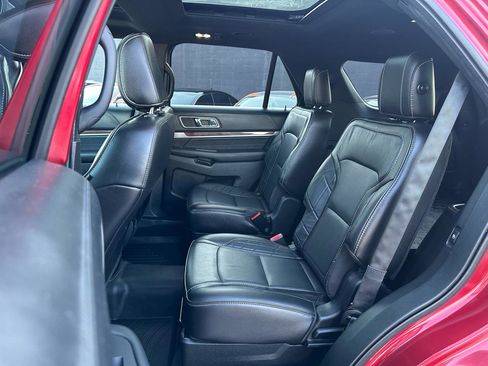 Used 2018 Ford Explorer Platinum AWD/4WD image 33