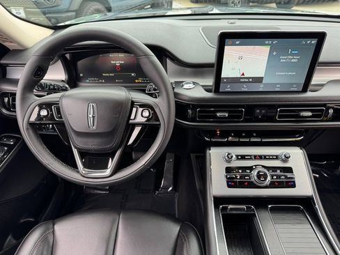 Used 2022 Lincoln Aviator AWD w/ Premium Package image 4