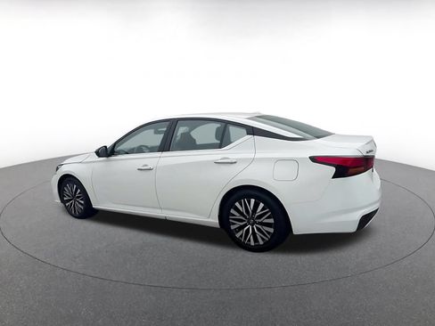 Used 2025 Nissan Altima 2.5 SV FWD image 10