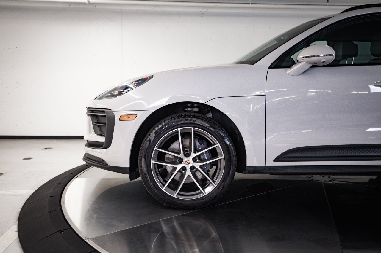 Certified 2024 Porsche Macan AWD/4WD image 11