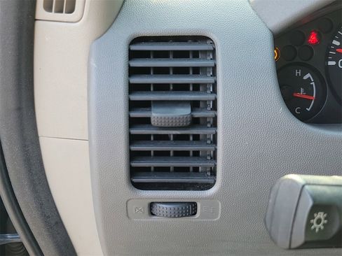 Used 2015 Nissan Frontier SV w/ SV Value Truck Package image 30