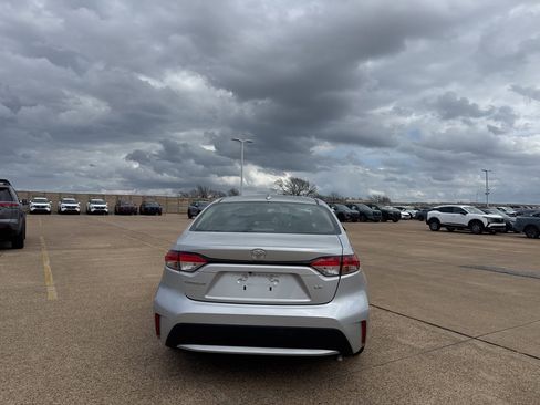 Used 2022 Toyota Corolla LE image 17
