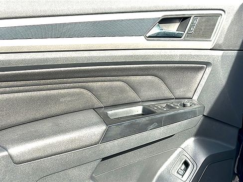 Used 2020 Volkswagen Atlas Cross Sport SEL R-Line image 16