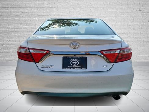 Used 2017 Toyota Camry SE FWD image 5