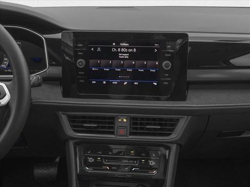New 2026 Volkswagen Taos SE FWD image 7