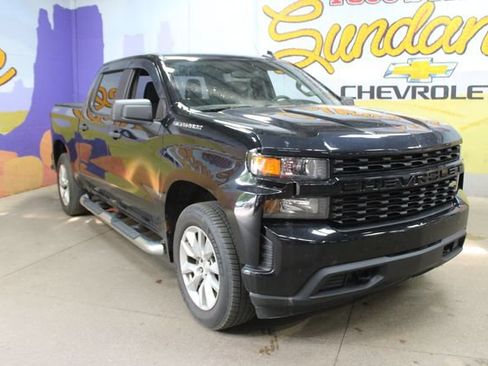 Used 2019 Chevrolet Silverado 1500 Custom w/ Custom Value Package AWD/4WD image 4