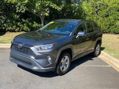 Used 2021 Toyota RAV4 XLE w/ Convenience Package FWD image 3