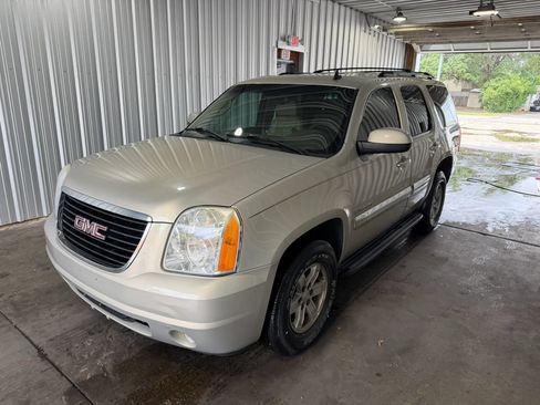 Used 2007 GMC Yukon SLT w/ SLT Preferred Equipment Group RWD image 1