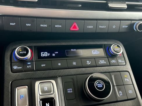 Used 2024 Hyundai Palisade Limited image 32