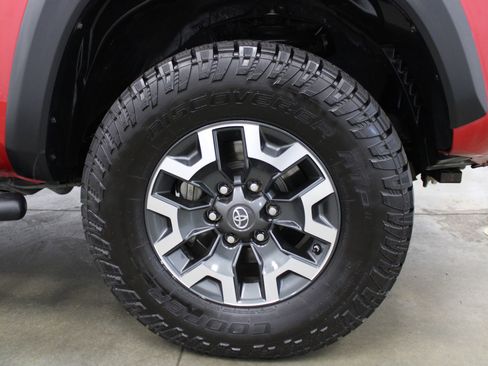 Used 2019 Toyota Tacoma TRD Off-Road image 4