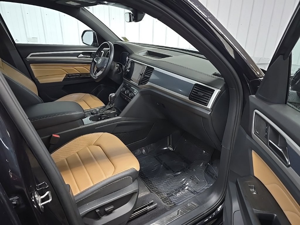 Used 2021 Volkswagen Atlas Cross Sport SEL Premium AWD/4WD image 16