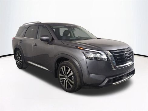 Used 2024 Nissan Pathfinder Platinum AWD/4WD image 2