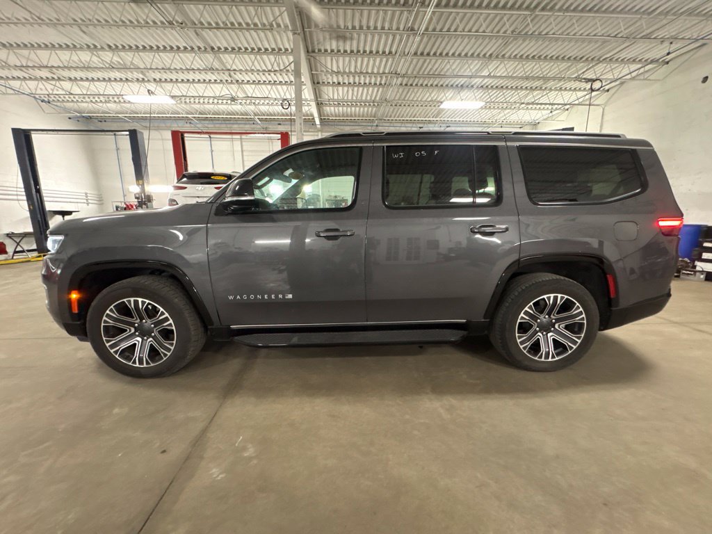 Used 2024 Jeep Wagoneer Series II w/ Flexible Seating Group RWD image 6