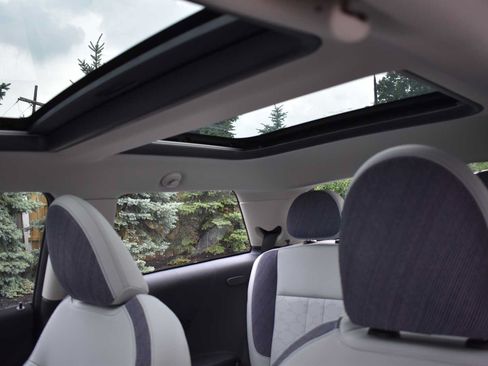 Used 2025 MINI Cooper 2-Door Hardtop FWD image 18