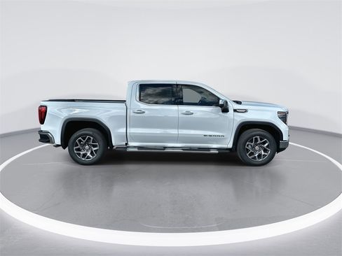 New 2026 GMC Sierra 1500 SLT image 9