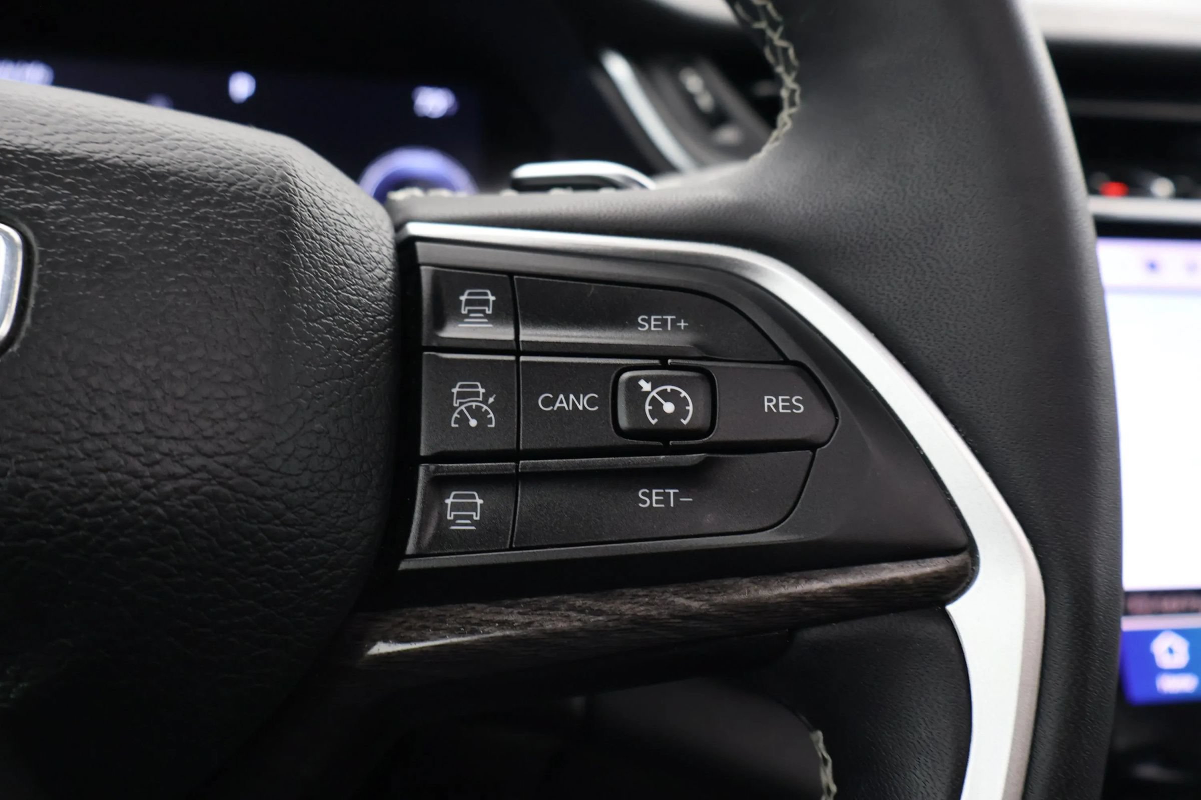 Used 2023 Jeep Grand Cherokee L Limited AWD/4WD image 22