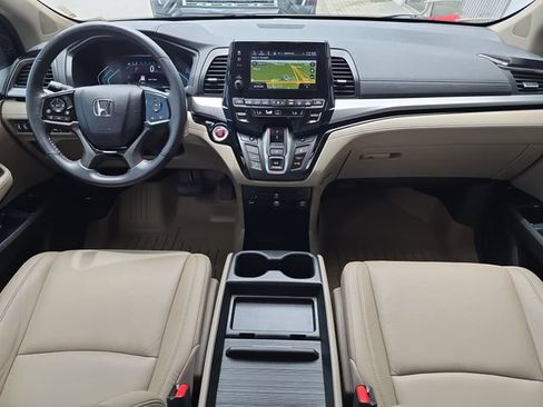Used 2023 Honda Odyssey Touring image 11