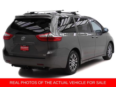 Used 2019 Toyota Sienna XLE image 2