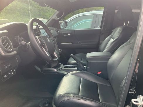 Used 2023 Toyota Tacoma TRD Sport w/ TRD Premium Sport Package AWD/4WD image 16