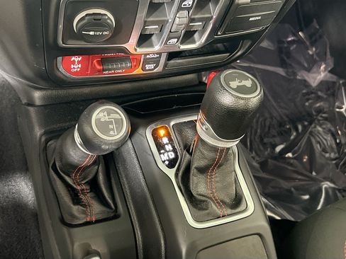 Used 2021 Jeep Wrangler Unlimited Rubicon AWD/4WD image 16