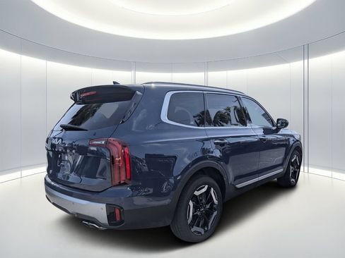 Used 2023 Kia Telluride S w/ S Sunroof Package FWD image 4