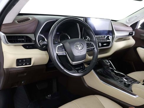 Used 2022 Toyota Highlander Limited image 31