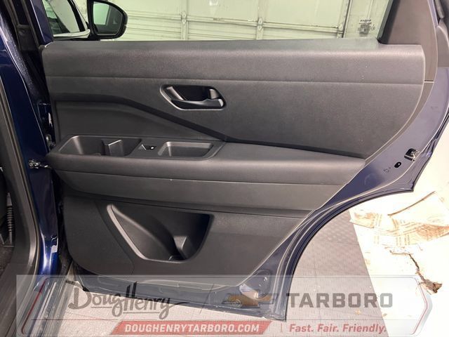 Used 2025 Nissan Pathfinder SV FWD image 40