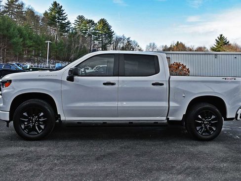 Used 2025 Chevrolet Silverado 1500 Custom image 4
