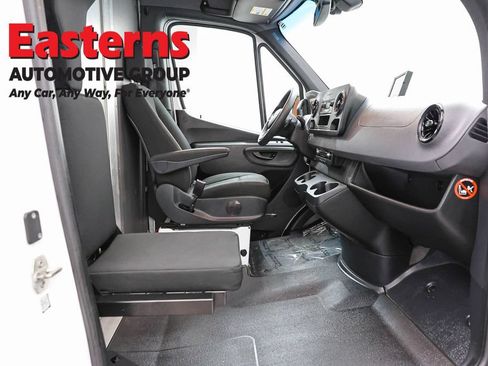 Used 2020 Mercedes-Benz Sprinter 2500 w/ Driver Convenience Package image 21