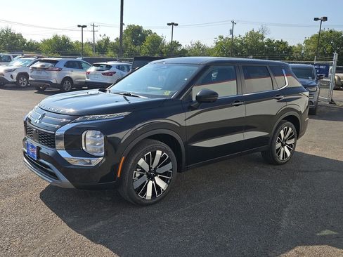 New 2025 Mitsubishi Outlander SE image 5