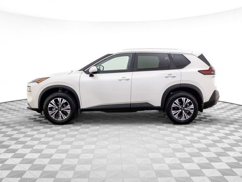 Used 2023 Nissan Rogue SV w/ SV Premium B Package image 5