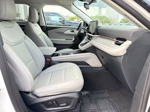 New 2026 Ford Explorer Active RWD image 22