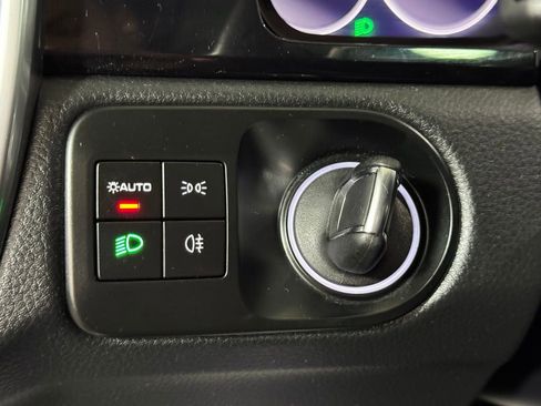 Used 2023 Porsche Cayenne Platinum Edition w/ Towing Package w/o Tow Ball image 17