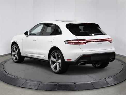 Used 2024 Porsche Macan image 3