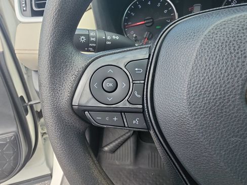 Used 2020 Toyota RAV4 XLE FWD image 21