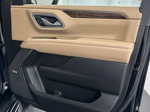 Used 2022 Chevrolet Suburban Premier w/ Premium Package AWD/4WD image 35