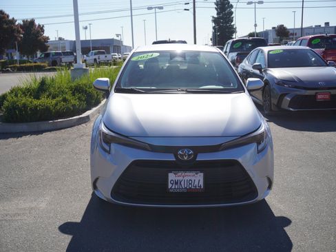 Used 2024 Toyota Corolla XLE FWD image 6
