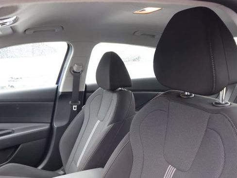 Used 2024 Hyundai Elantra SE FWD image 8
