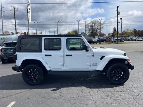Used 2021 Jeep Wrangler Unlimited Sahara w/ Cold Weather Group AWD/4WD image 8
