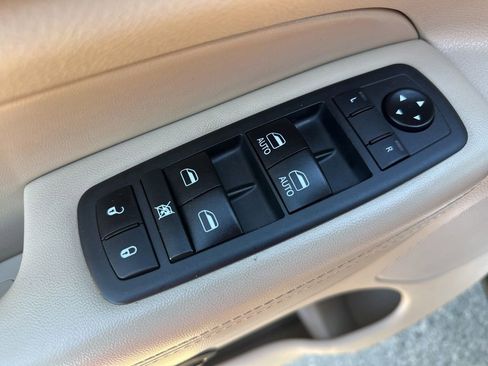 Used 2019 Jeep Grand Cherokee Limited image 15