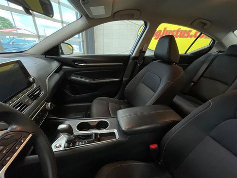 Used 2022 Nissan Altima 2.5 SV FWD image 12