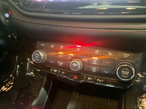 Used 2025 Dodge Durango R/T AWD/4WD image 30