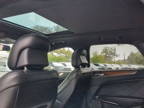 Used 2017 Lincoln MKC Reserve image 21