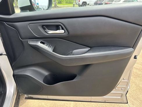 Used 2024 Nissan Rogue SV FWD image 19