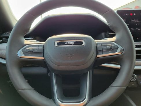 Used 2023 Jeep Compass Latitude AWD/4WD image 13