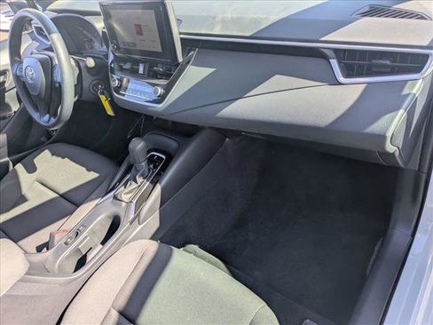 Used 2025 Toyota Corolla LE image 19