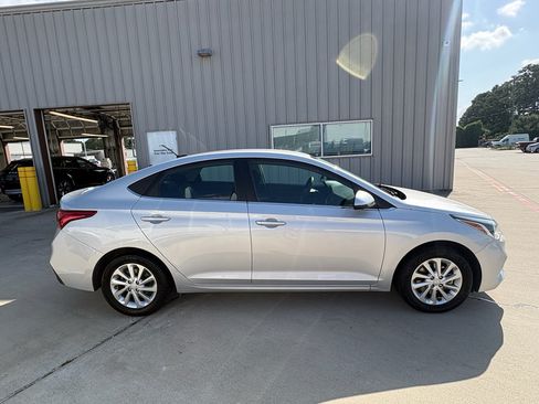 Used 2022 Hyundai Accent SEL FWD image 8