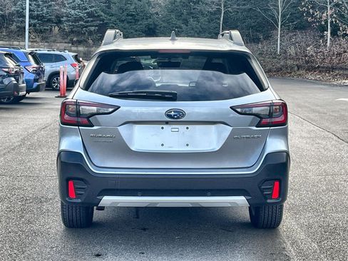 Used 2021 Subaru Outback Limited image 4