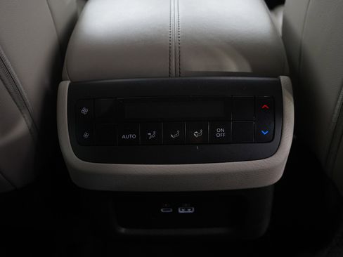 Used 2024 Nissan Pathfinder SL w/ Black Appearance Package AWD/4WD image 13