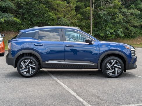 Used 2026 Nissan Kicks SV FWD image 10
